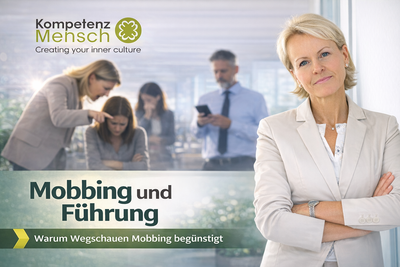Mobbing im Arbeitsalltag: Eine Kollegin beugt sich über eine jüngere Mitarbeiterin und beschimpft diese offensichtlich, während der Vorgesetze den Vorfall ignoriert und untätig bleibt - Mobbing und Führung: Warum Wegschauen Mobbing begünstigt